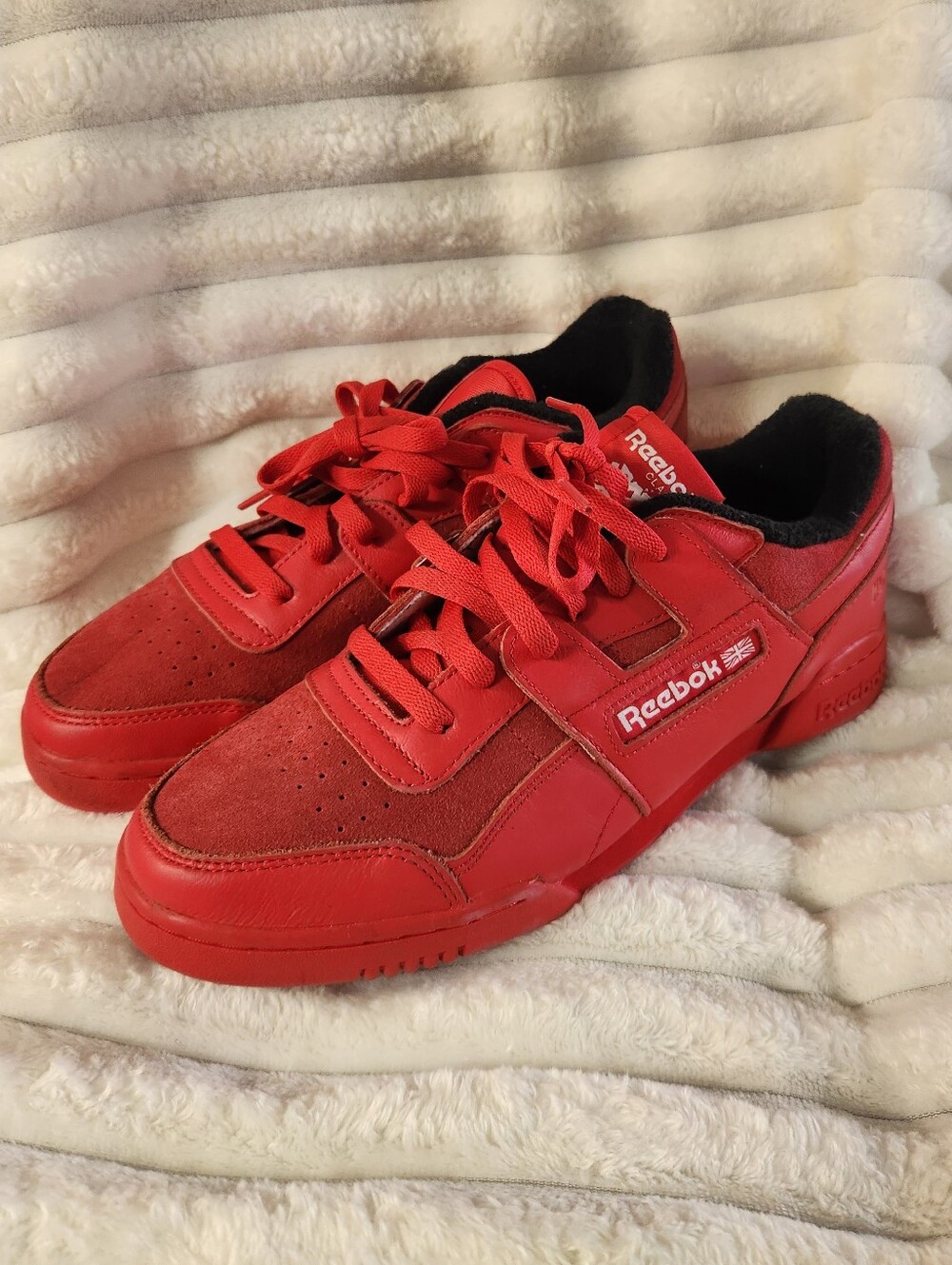 Reebok Workout Plus "Human Rights Now"-Vector Red - Picture 3 of 16